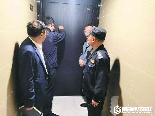 南部茶馆-南部陵江在线热线督办了10次 南部小区违建“纹丝不动”南部陵江在线(1)